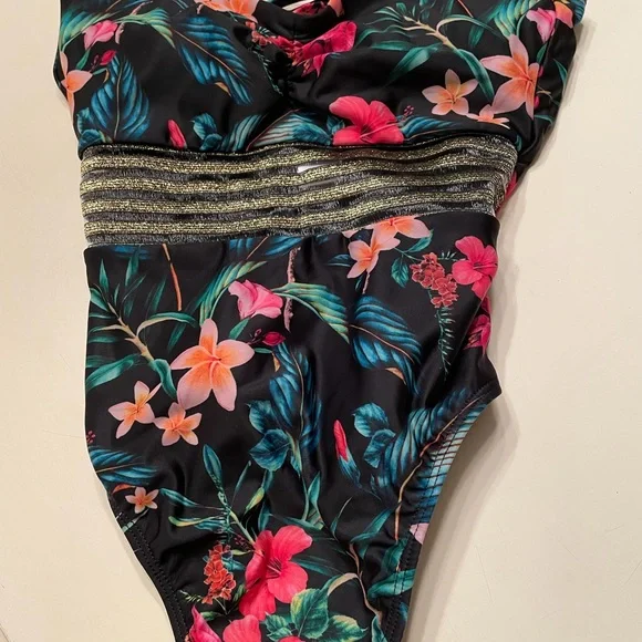 🧡🖤🤎FIRM NEW Venus swimsuit. - Picture 3 of 6